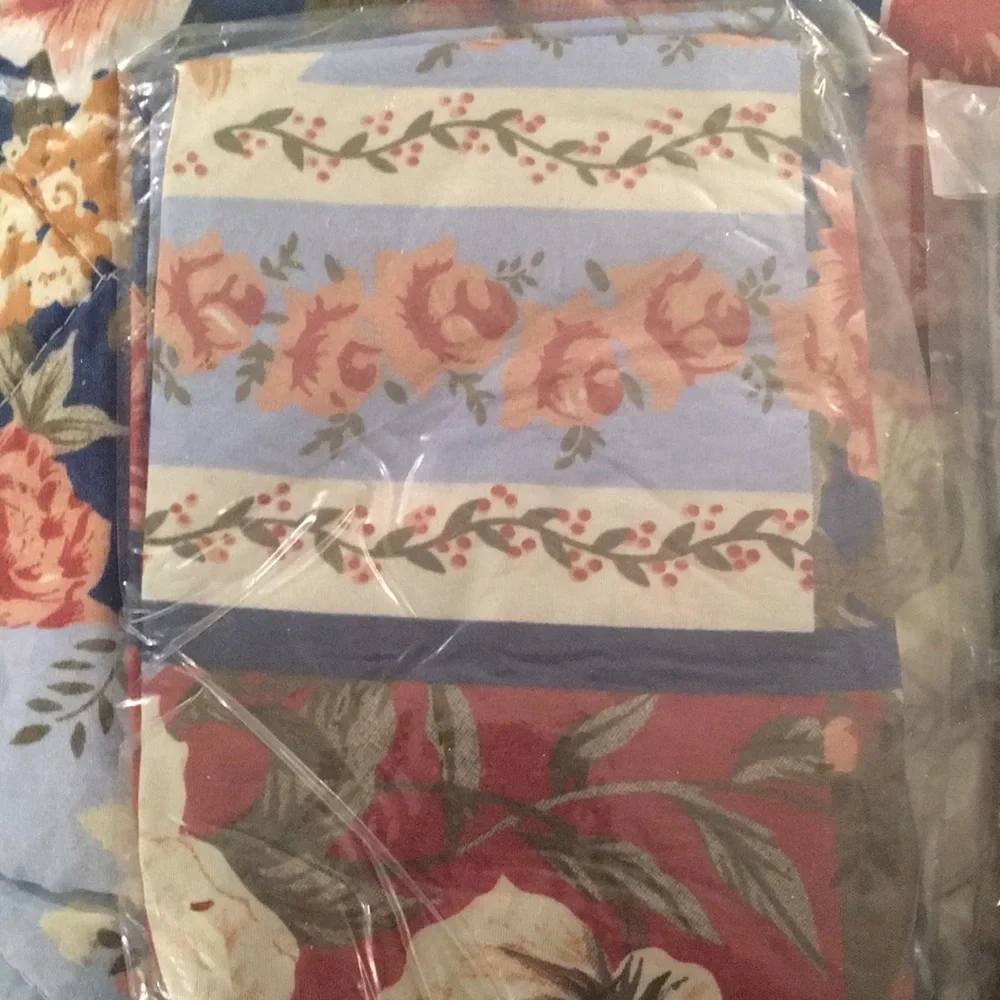 New in package, Biloxi king size reversible floral quilt with two shams